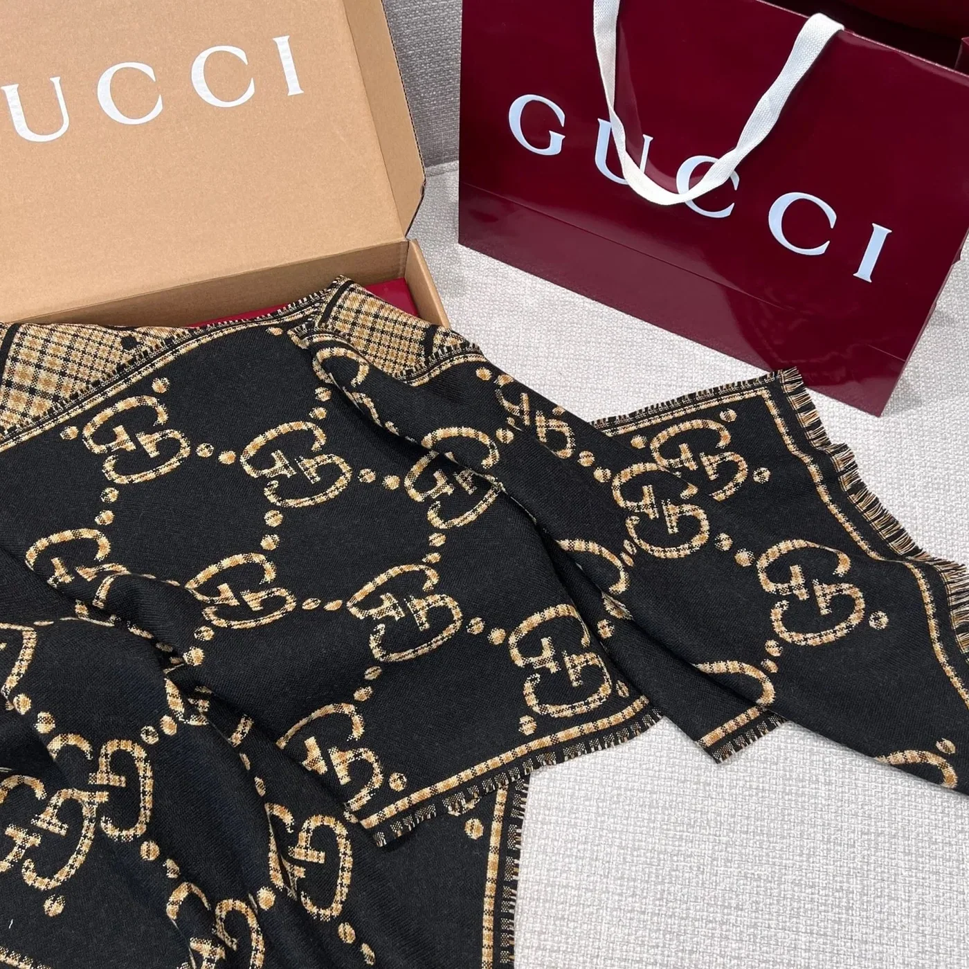 Gucci Check GG Scarf Black And Beige / Gucci Check GG Scarf Black And Beige /