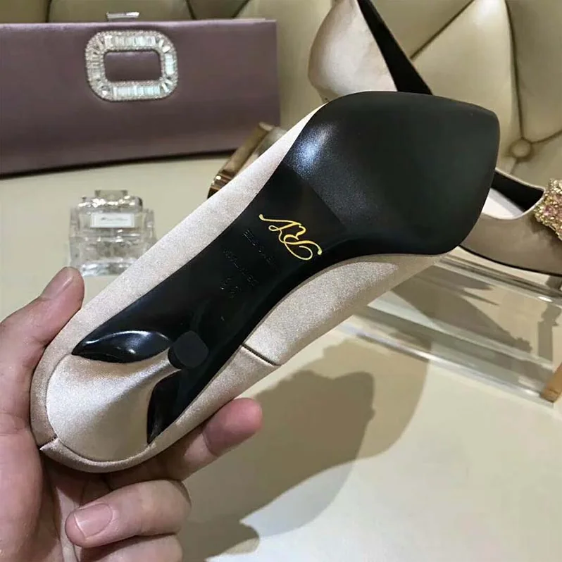 Roger Vivier Silk Flower Strass Pumps 65mm Heel for Women in Gold Roger Vivier Silk Flower Strass Pumps 65mm Heel for Women in Gold