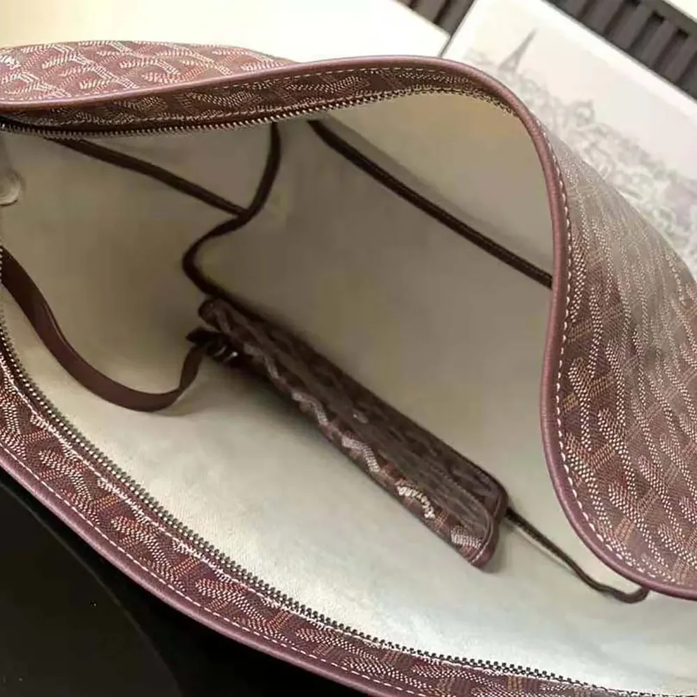 Goyard Bohème Hobo Bag for Unisex in Maroon Goyard Bohème Hobo Bag for Unisex in Maroon