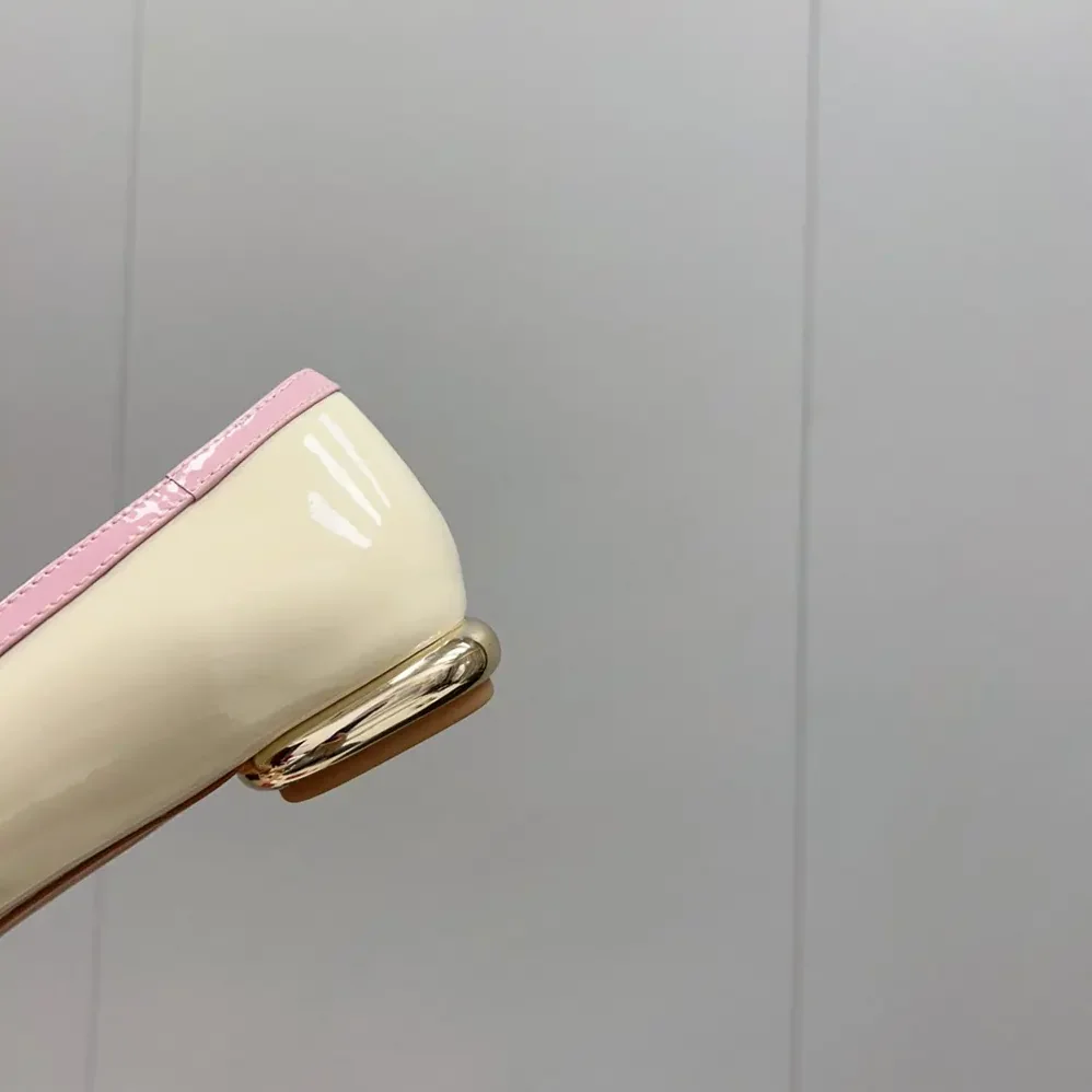 Roger Vivier Viv' Podium Ballerinas in Patent Leather for Women in White Roger Vivier Viv' Podium Ballerinas in Patent Leather for Women in White