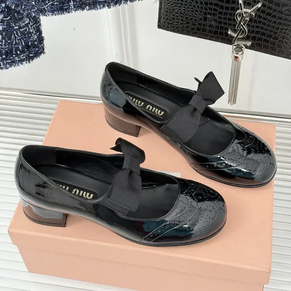 Miu Miu Patent Leather Pumps with Bow for Women in Black Miu Miu Patent Leather Pumps with Bow for Women in Black
