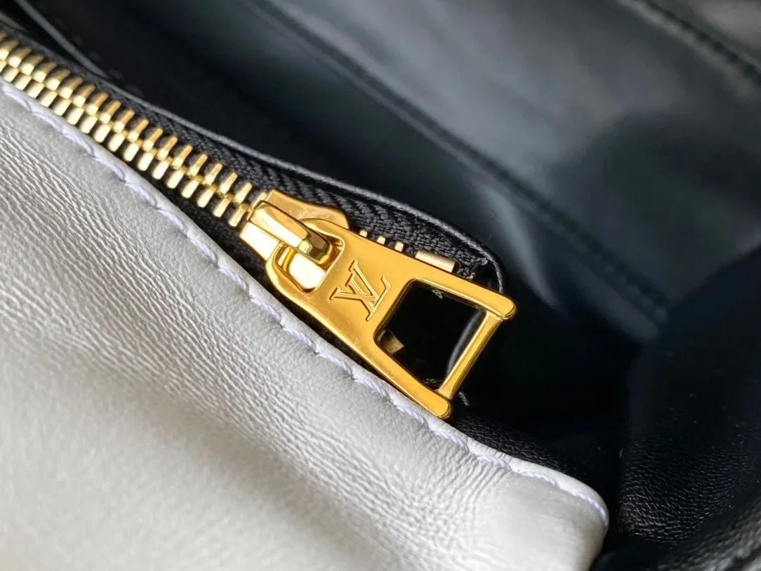 Louis Vuitton GO- White/ Black Bag - 9.1 Inches/ Louis Vuitton GO- White/ Black Bag - 9.1 Inches/