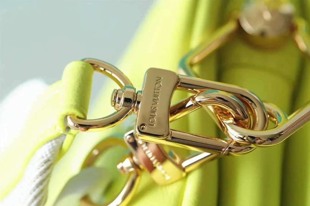 Louis Vuitton Coussin PM Shoulder Bag in Monogram Yellow Gold Hardware Louis Vuitton Coussin PM Shoulder Bag in Monogram Yellow Gold Hardware