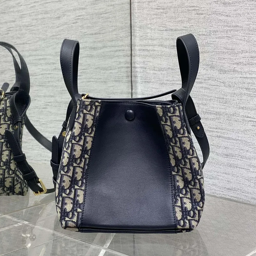 Dior Medium Signature Bucket Bag Blue Dior Oblique Jacquard and Smooth Calfskin for Women