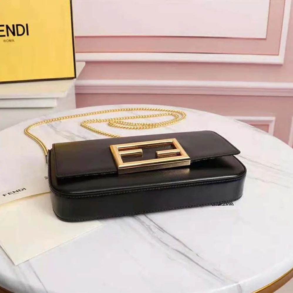 Fendi Wallet on Chain with Pouches Leather Mini-Bag for Women in Black Fendi Wallet on Chain with Pouches Leather Mini-Bag for Women in Black