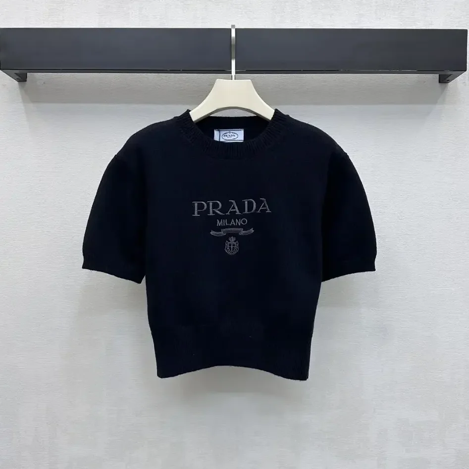 Prada Wool And Cashmere Crew-Neck Sweater for Women in Black