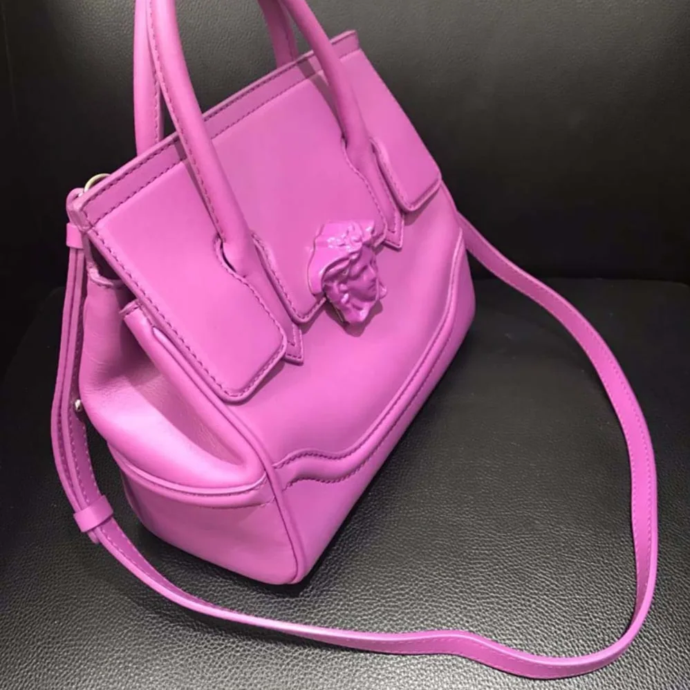 Versace Palazzo Empire Medium Bag in Calf Leather in Pink Versace Palazzo Empire Medium Bag in Calf Leather in Pink