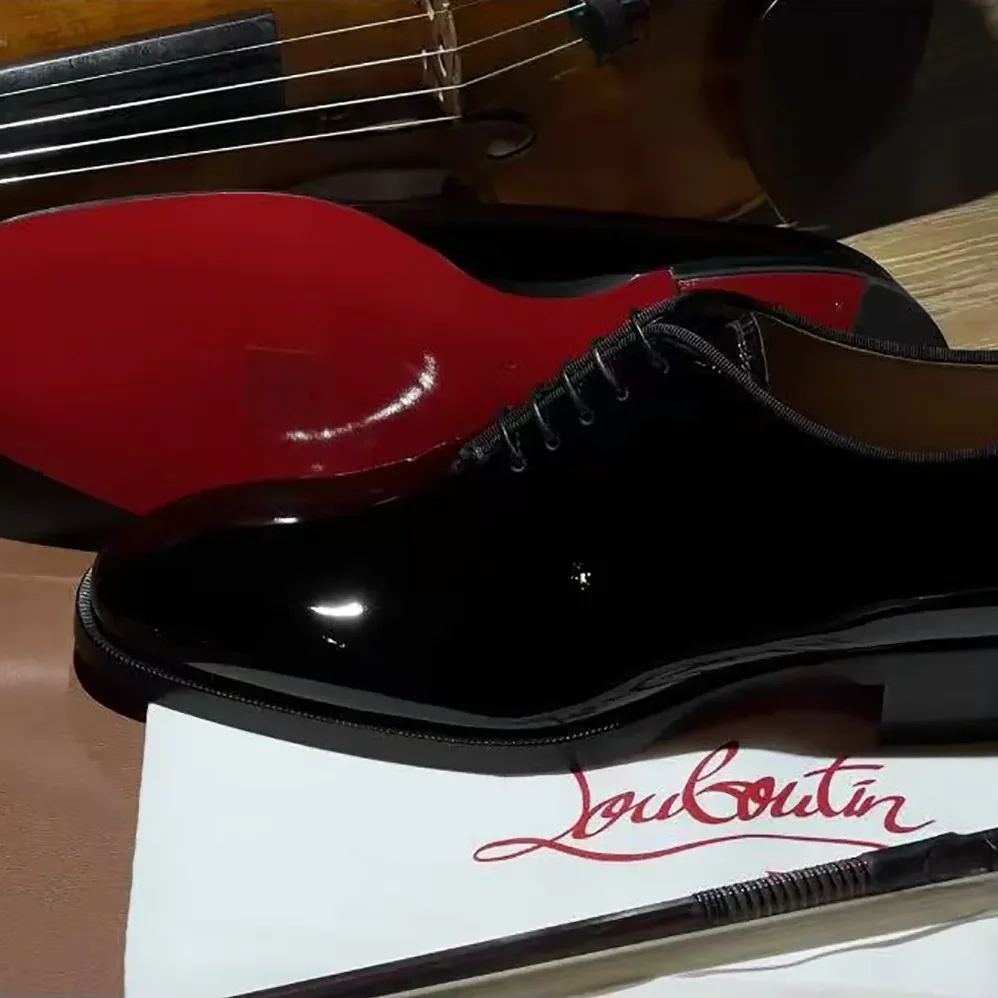 Christian Louboutin Pelvis Oxfords Patent Calf Leather for Men in Black Christian Louboutin Pelvis Oxfords Patent Calf Leather for Men in Black