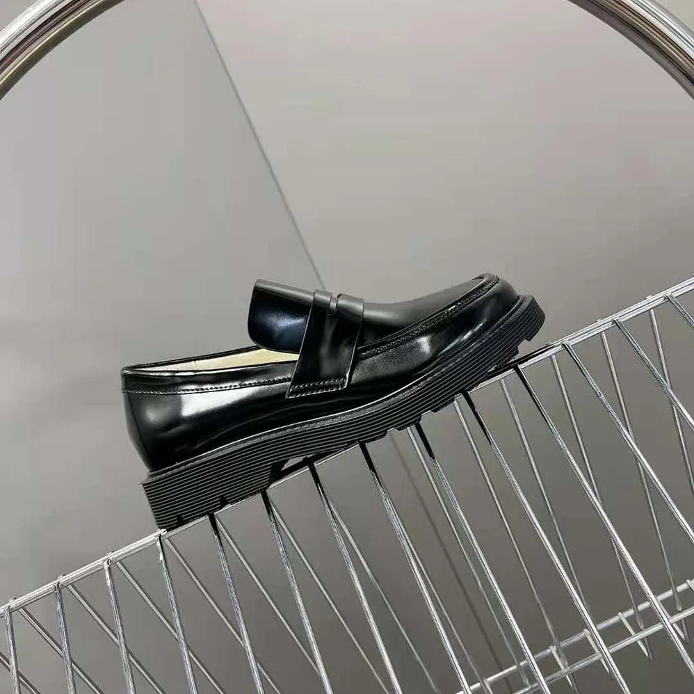 Loewe Blaze Loafer in Bicolour Brushed for Women in off Calfskin Loewe Blaze Loafer in Bicolour Brushed for Women in off Calfskin