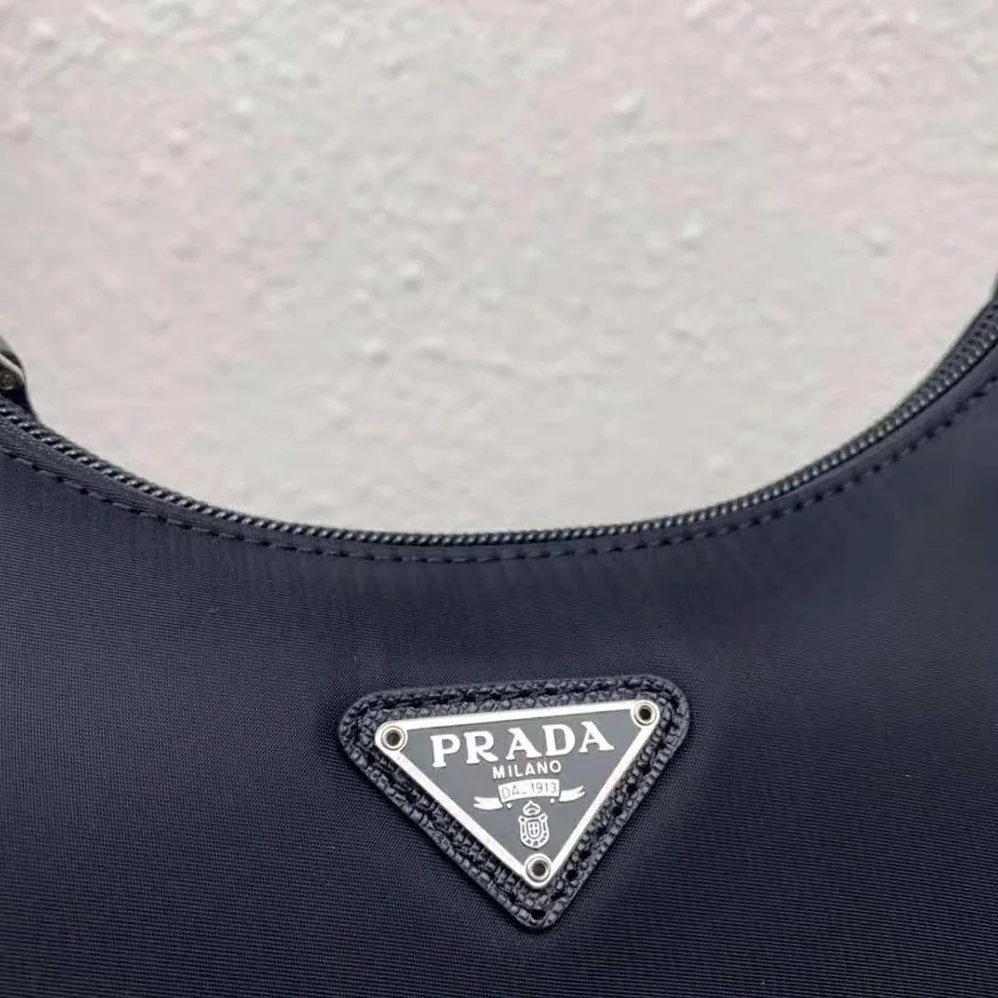 Prada Re-Nylon Re-Edition 2000 Mini-Bag for Women in Black Prada Re-Nylon Re-Edition 2000 Mini-Bag for Women in Black