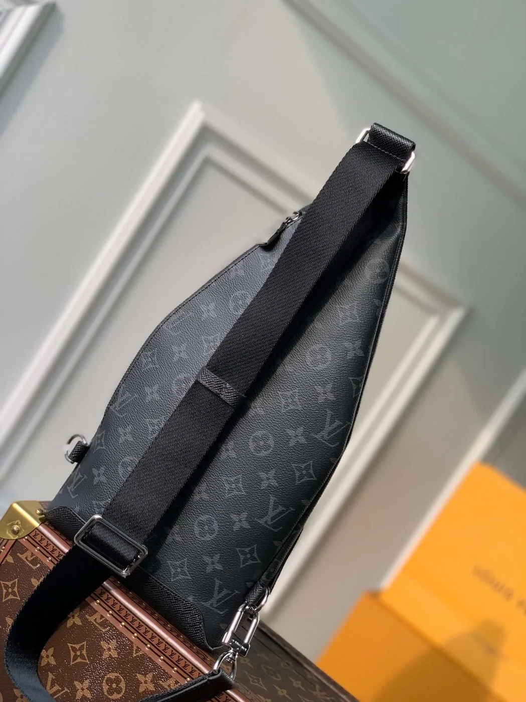 Louis Vuitton Duo Slingbag Black / Louis Vuitton Duo Slingbag Black /