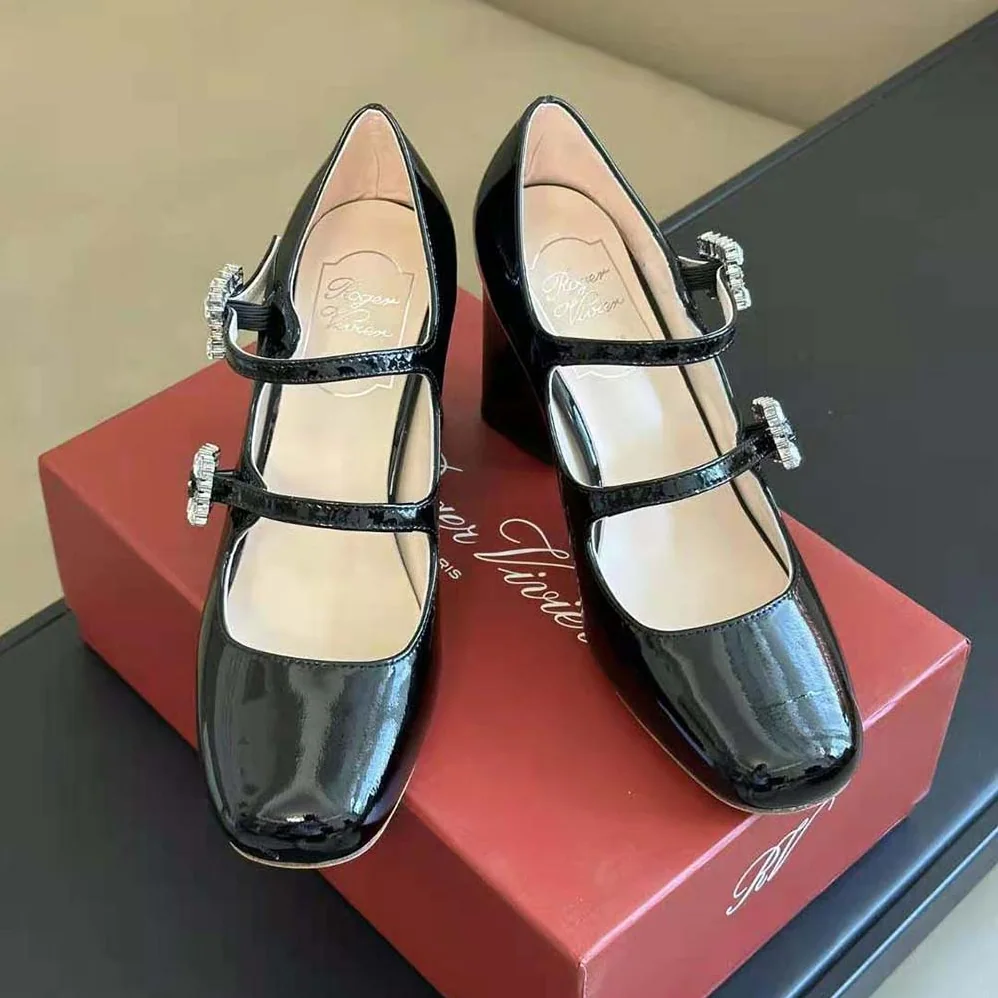Roger Vivier Trés Vivier Strass Buckle Mini Babies Pumps in Patent Leather for Women Roger Vivier Trés Vivier Strass Buckle Mini Babies Pumps in Patent Leather for Women