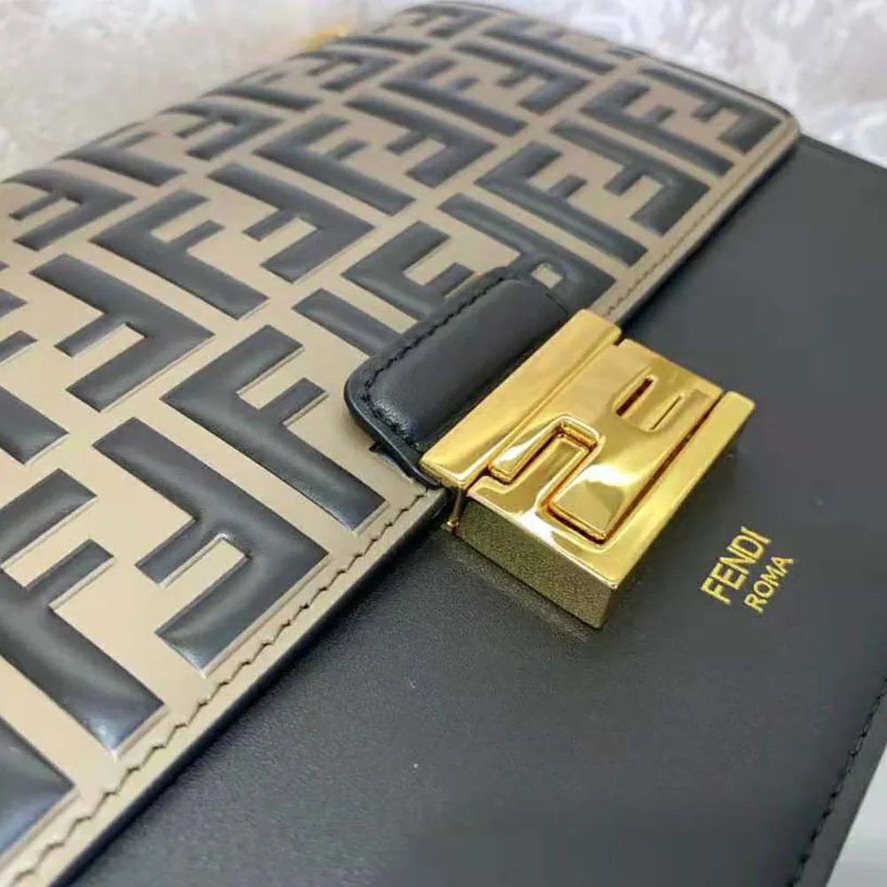 Fendi Kan I Black Leather Bag for Women in Black