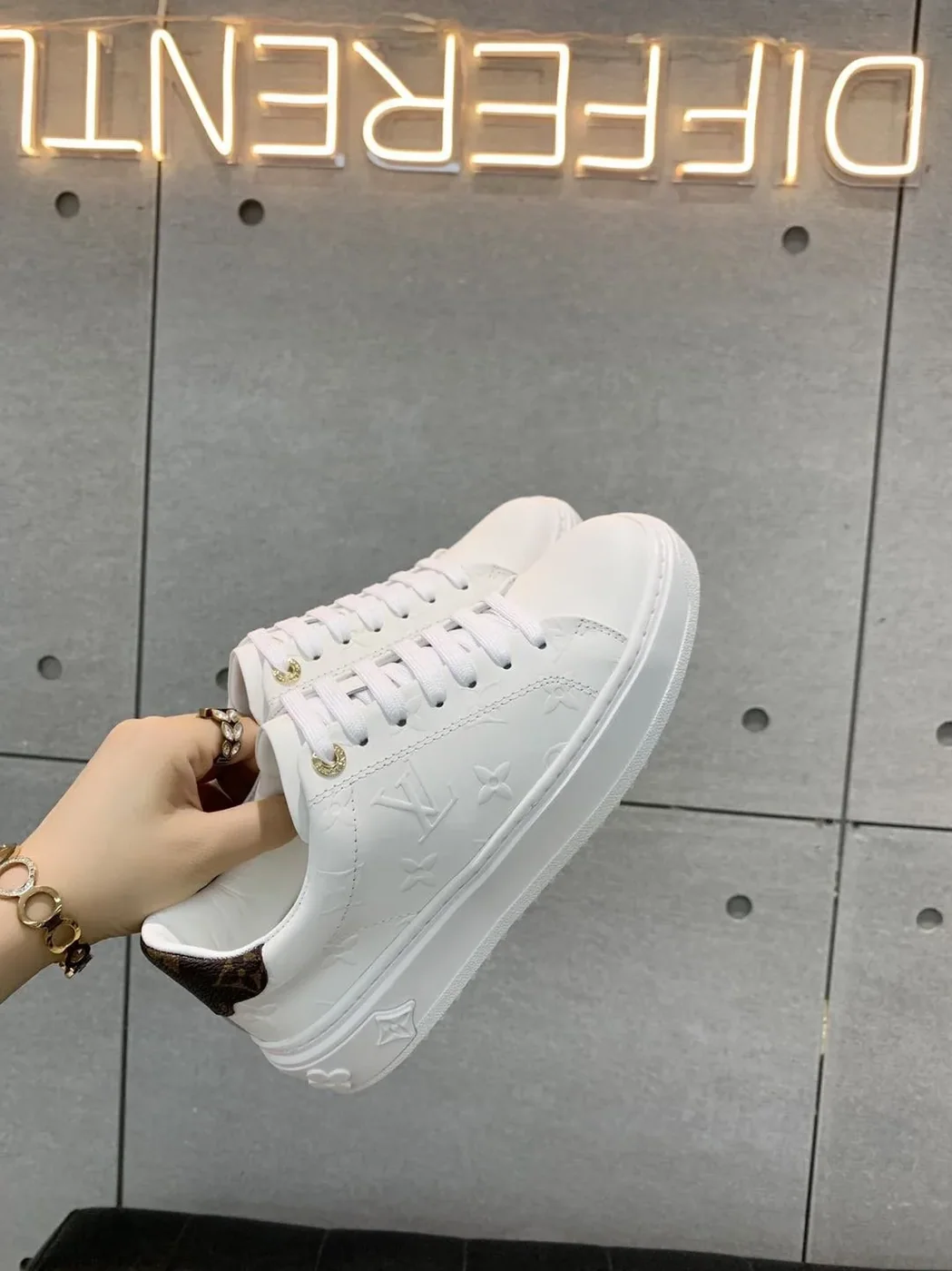 Louis Vuitton Time Out Sneaker White LV 1AAE5O
