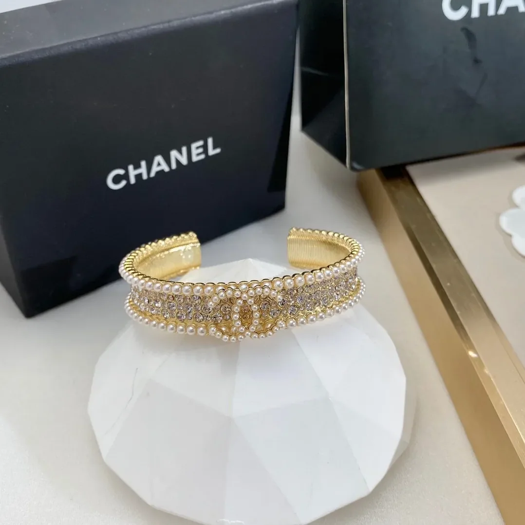 Chanel Pearls Bracelet Gold