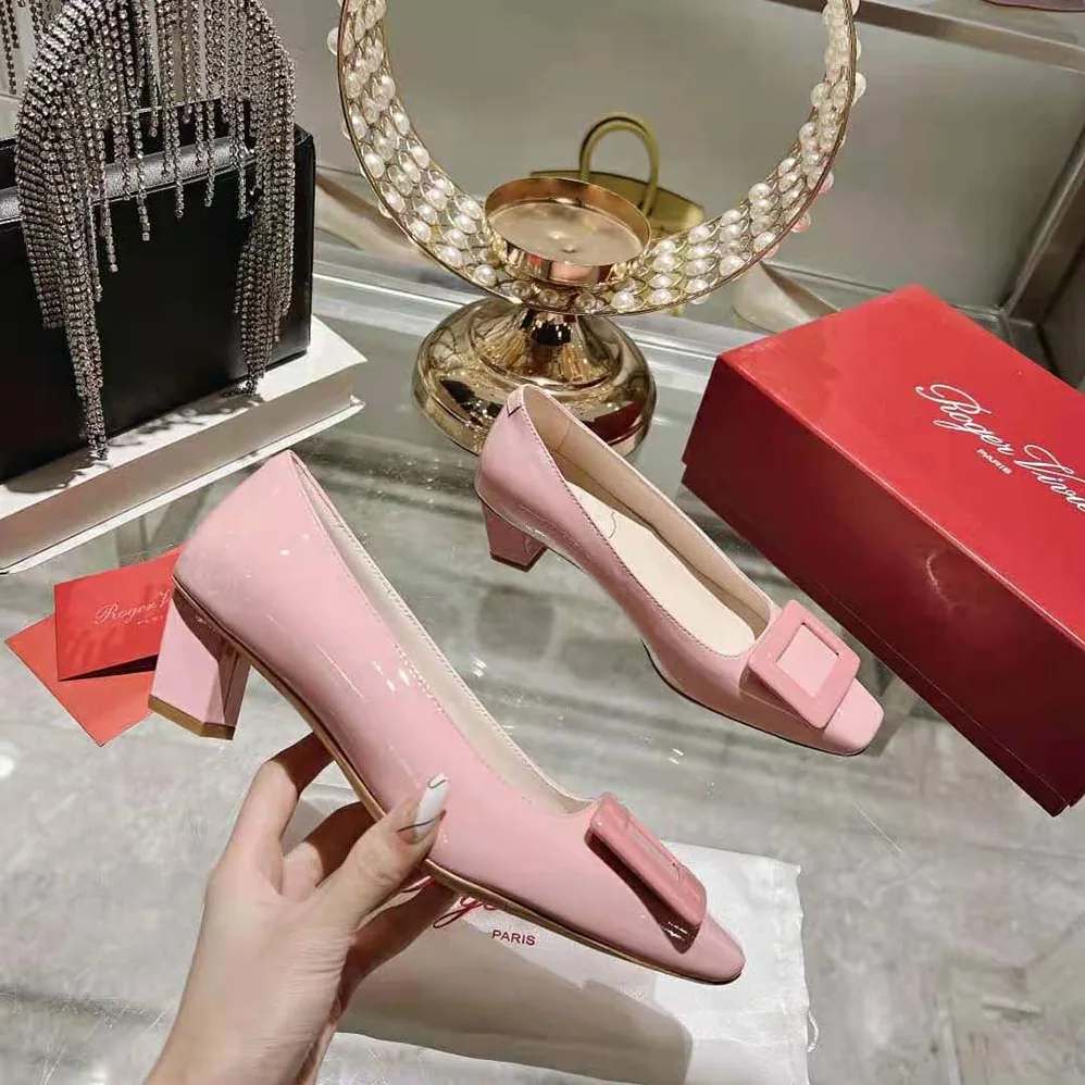Roger Vivier Patent Leather Belle Vivier Pumps for Women in Pink Roger Vivier Patent Leather Belle Vivier Pumps for Women in Pink