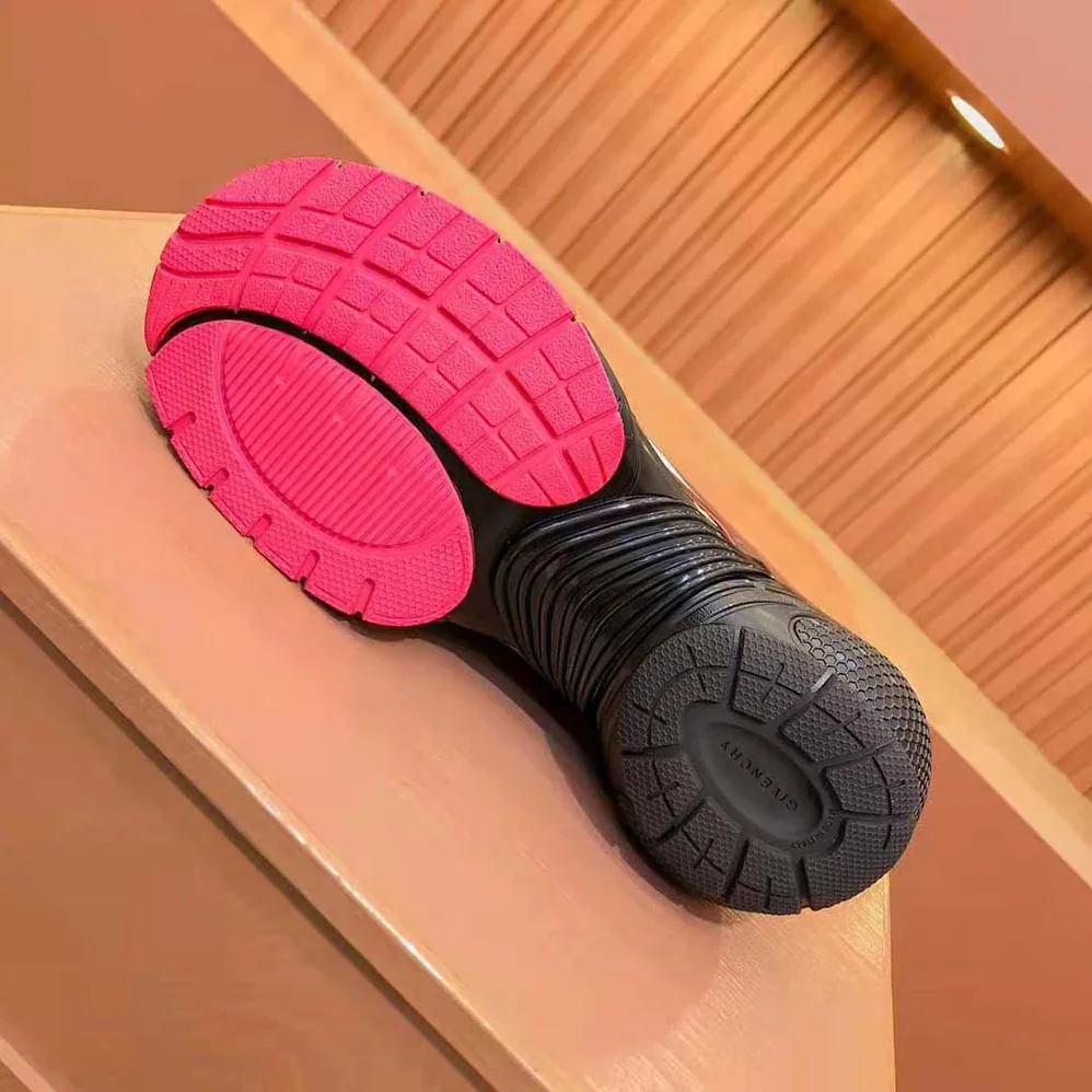 Givenchy TK-MX Runner Sneakers in Mesh for Unisex in Pink Givenchy TK-MX Runner Sneakers in Mesh for Unisex in Pink