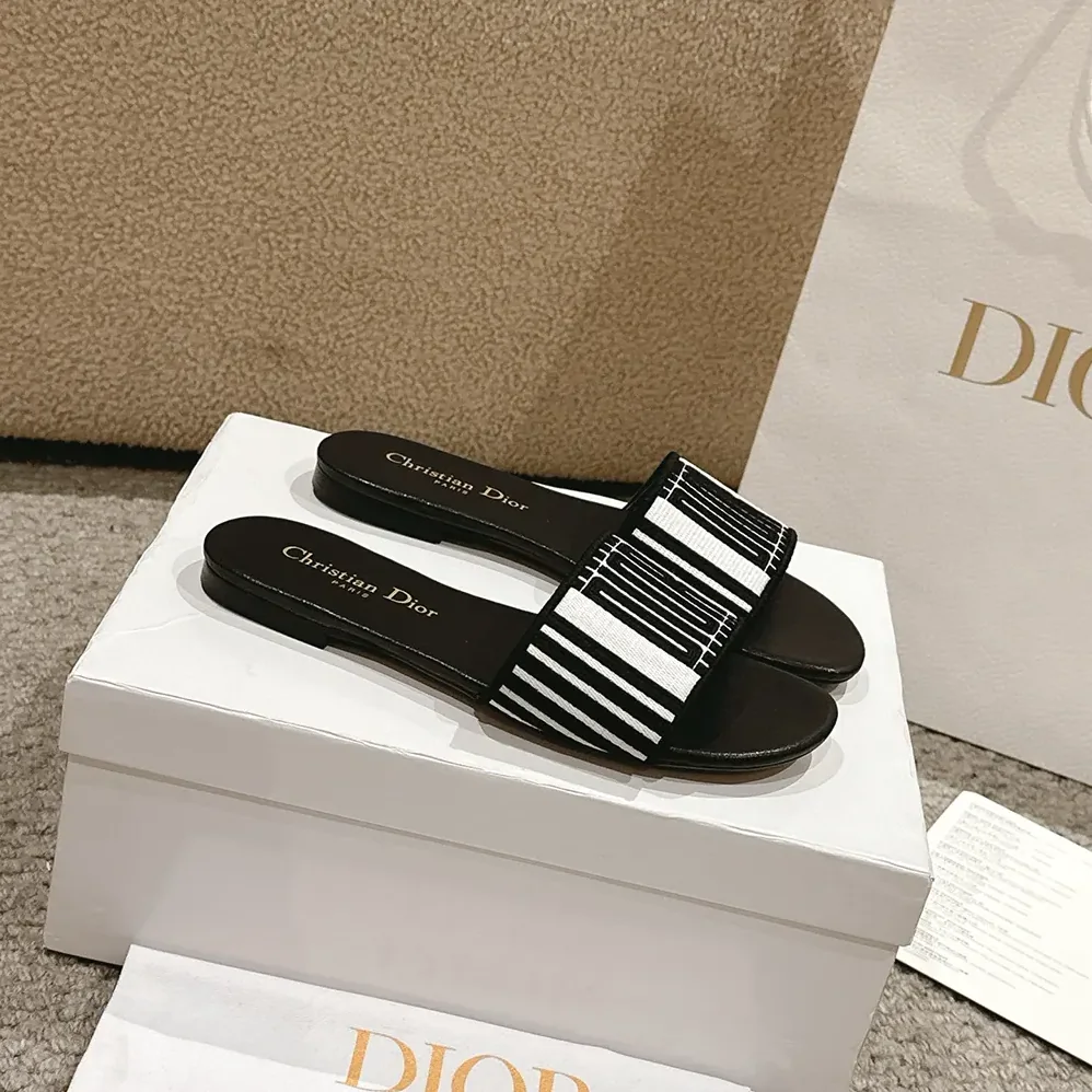 Dior Dway Slide Black and White Cotton Embroidered with Dior Graphique Motif for Women Dior Dway Slide Black and White Cotton Embroidered with Dior Graphique Motif for Women