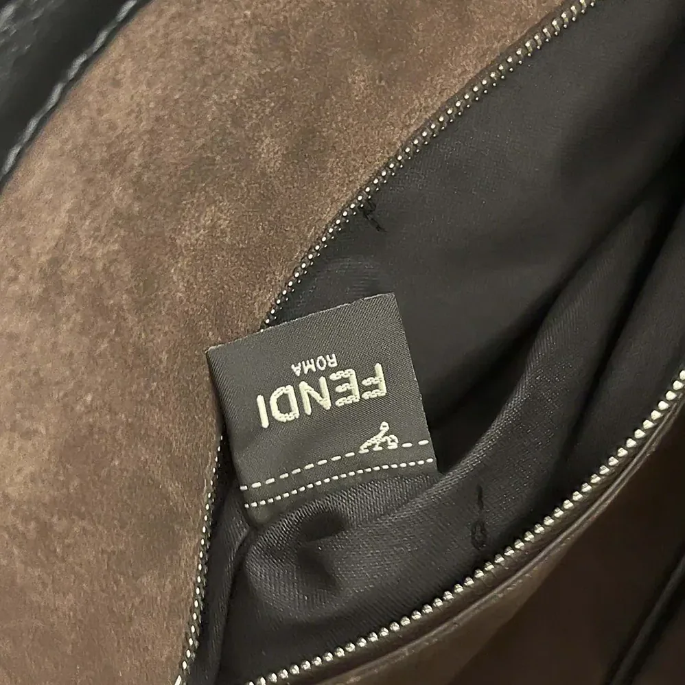 Fendi Simply Fendi Medium Black Leather Bag for Unisex