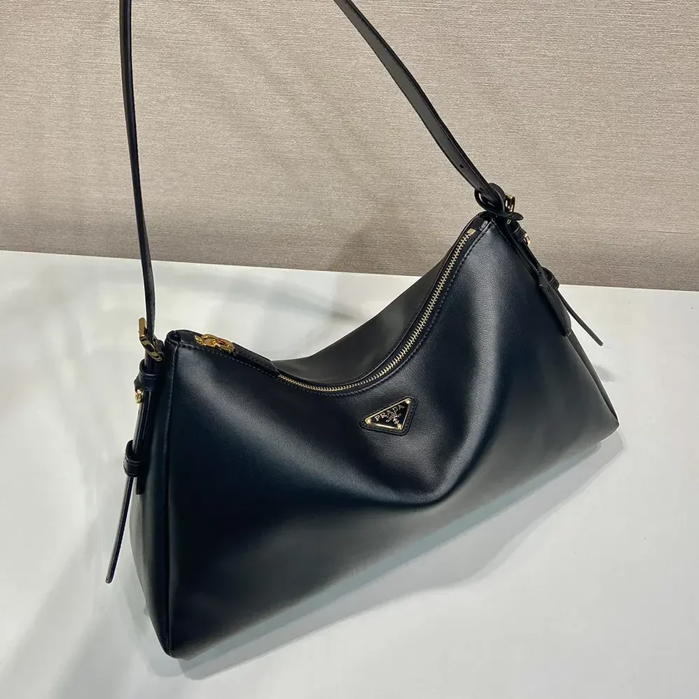 Prada Aimée Large Leather Shoulder Bag for Women in Black Prada Aimée Large Leather Shoulder Bag for Women in Black