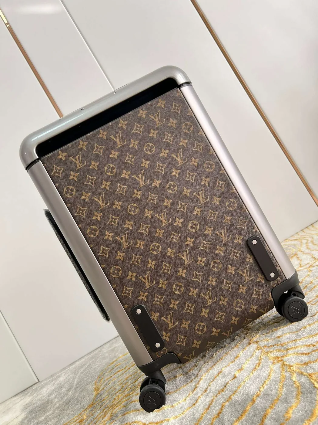 Louis Vuitton Horizon 55 Suitcase in Brown Champagne Hardware