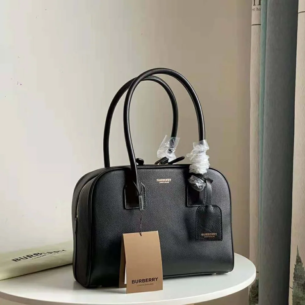 Burberry Medium Leather Half Cube Bag for Women in Black Burberry Medium Leather Half Cube Bag for Women in Black