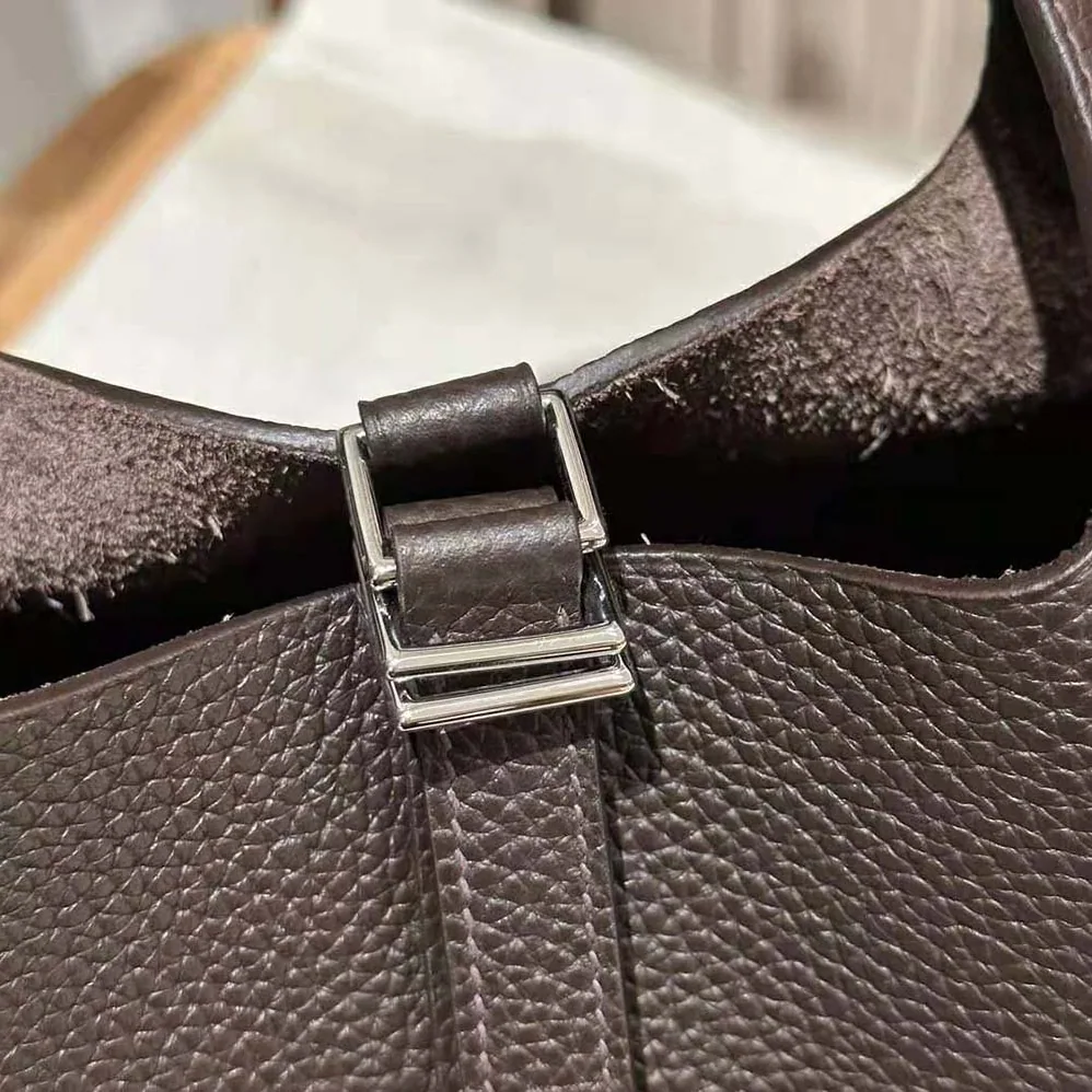 Hermes Picotin Lock 18cm in Clémence leather for Women in Black Hermes Picotin Lock 18cm in Clémence leather for Women in Black