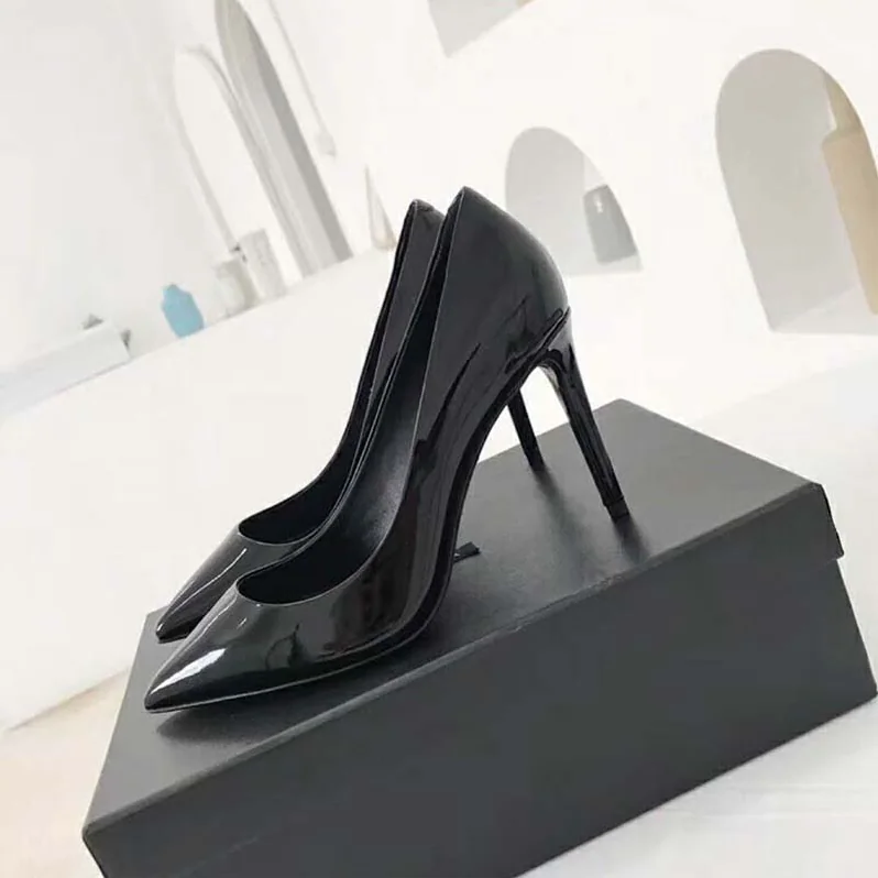Dolce Gabbana D&G Shoes Patent Leather Pump with Leopard Sole 80mm Heel Hight for Women in Black Dolce Gabbana D&G Shoes Patent Leather Pump with Leopard Sole 80mm Heel Hight for Women in Black