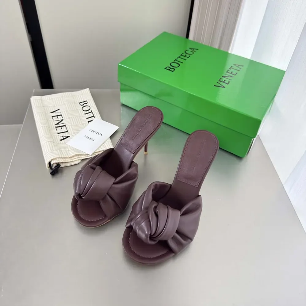 Bottega Veneta Cherry Mule in Supple Nappa Leather for Women in Deep Mahogany