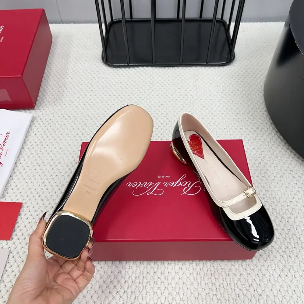 Roger Vivier Viv' Podium Ballerinas in Patent Leather for Women in Black Roger Vivier Viv' Podium Ballerinas in Patent Leather for Women in Black