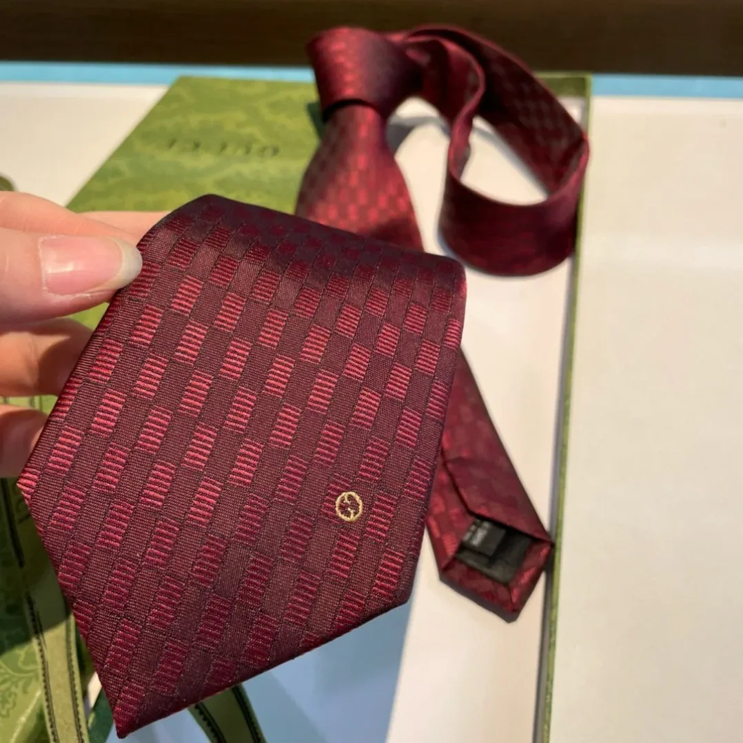 Gucci Geometric Pattern Silk Tie Red Gucci Geometric Pattern Silk Tie Red