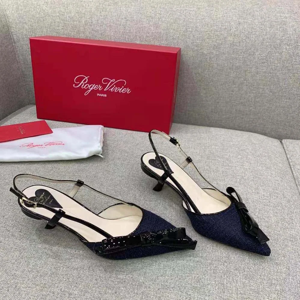 Roger Vivier Virgule Bow Slingback Pumps in Fabric for Women in Black Roger Vivier Virgule Bow Slingback Pumps in Fabric for Women in Black