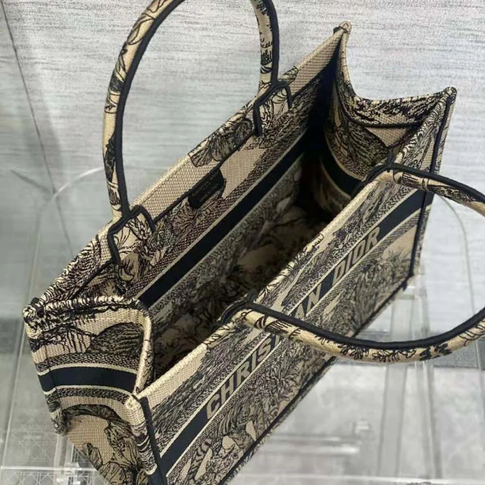 Dior Medium Dior Book Tote Beige Multicolor Toile de Jouy Voyage Embroidery for Women Dior Medium Dior Book Tote Beige Multicolor Toile de Jouy Voyage Embroidery for Women