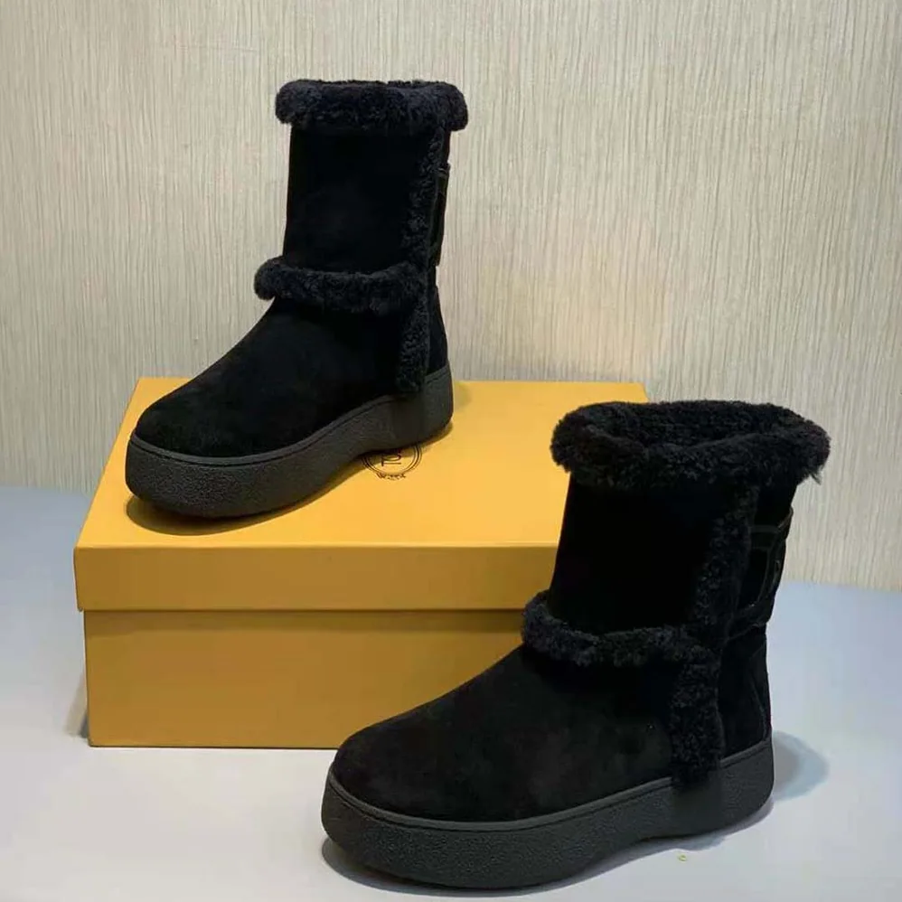 TODS Tod's W. G. Ankle Boots in Suede for Unisex in Black