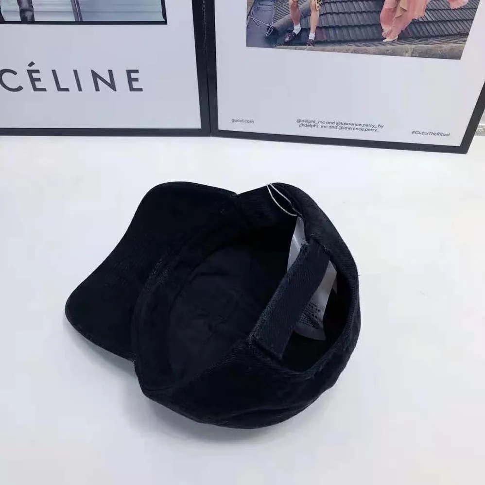 Balenciaga Year Of The Tiger Cap in Black and White Cotton Drill for Women Balenciaga Year Of The Tiger Cap in Black and White Cotton Drill for Women