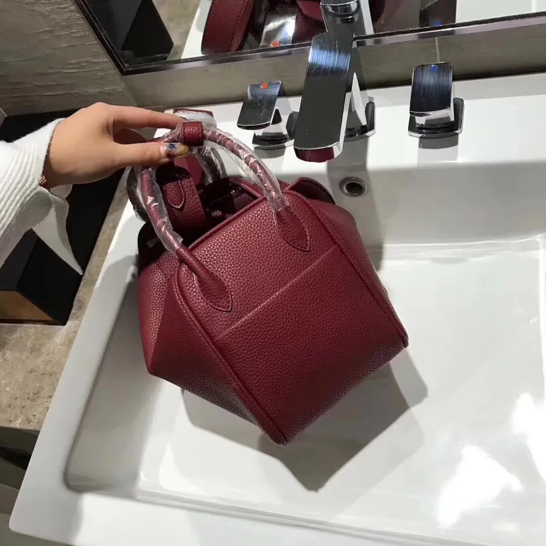 Hermes Lindy 30 Top Flap Leather Bag with Strap in Purple