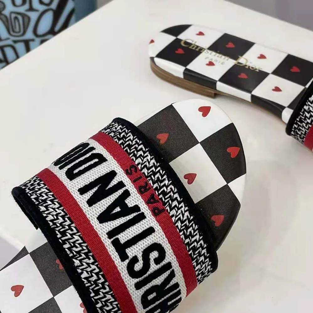 Dior Dway Dioramour Slide White Black and Red D for Women in Chess Heart Embroidered Cotton Dior Dway Dioramour Slide White Black and Red D for Women in Chess Heart Embroidered Cotton
