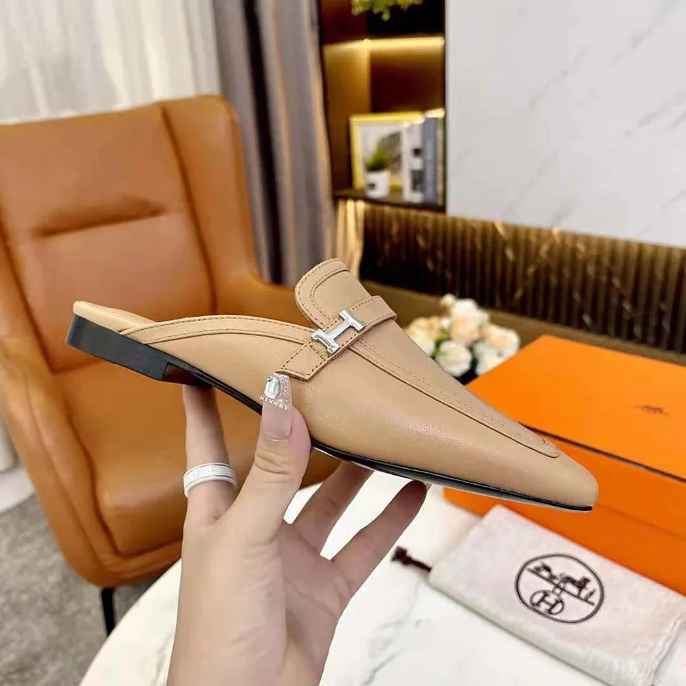 Hermes Groupie Mule in Goatskin with Miniature Palladium-Plated Paris Buckle for Women in Beige