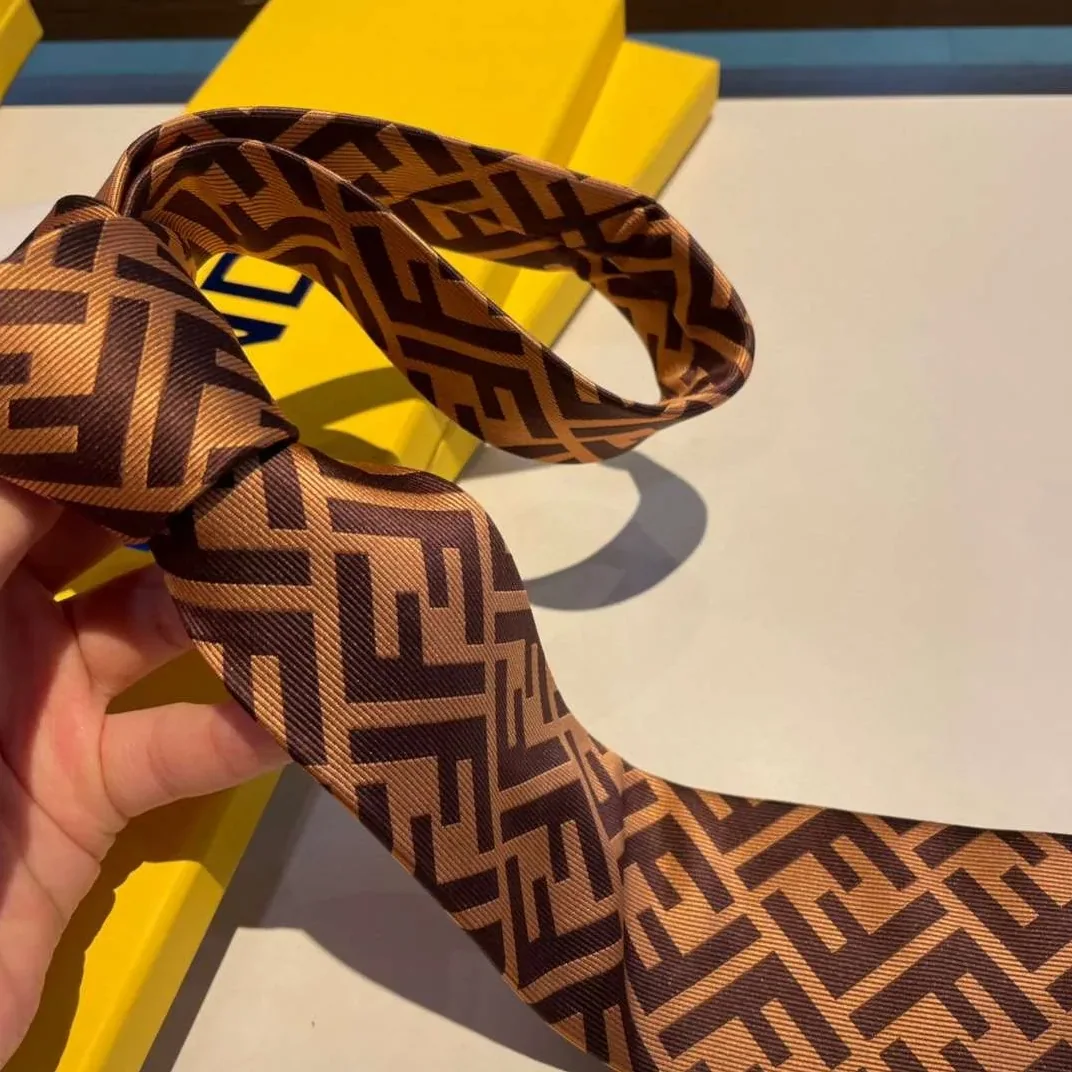 Fendi Tie Silk Necktie Brown Fendi Tie Silk Necktie Brown