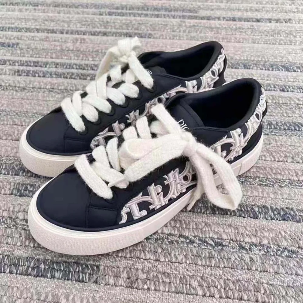 Dior B33 Sneaker – Limited and Numbered Edition Navy Blue Smooth Calfskin for Men Dior B33 Sneaker – Limited and Numbered Edition Navy Blue Smooth Calfskin for Men