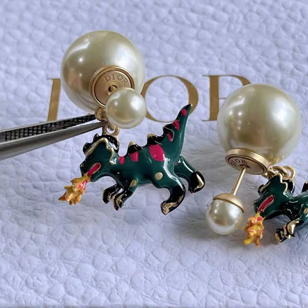 Dior Tribales Earrings Gold-Finish Metal and White Resin Pearls for Women Dior Tribales Earrings Gold-Finish Metal and White Resin Pearls for Women