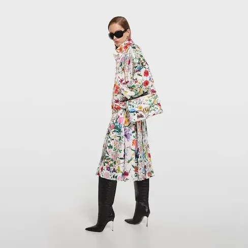 Gucci Marmont Medium Shoulder Bag / White in Multicolor Flora Gold Hardware Gucci Marmont Medium Shoulder Bag / White in Multicolor Flora Gold Hardware