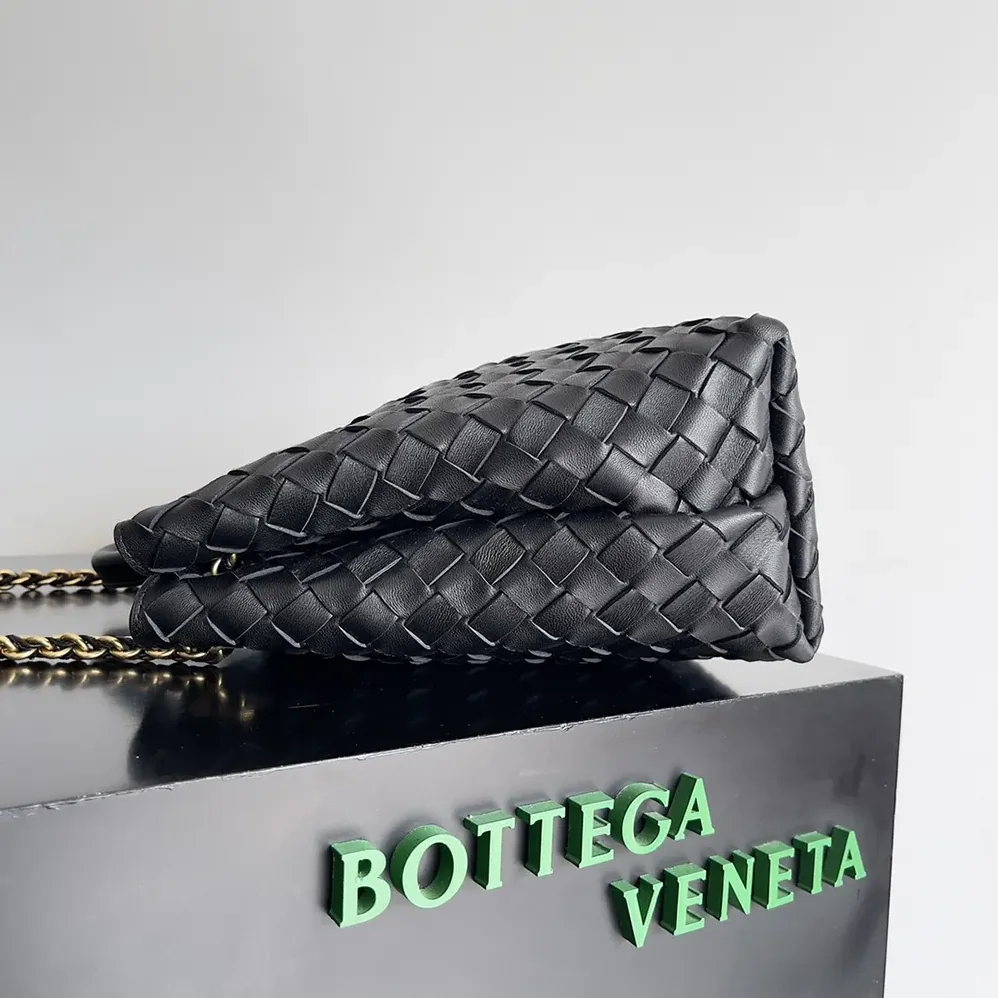 Bottega Veneta Medium Andiamo in Supple Intrecciato Leather for Women in Black/Gold