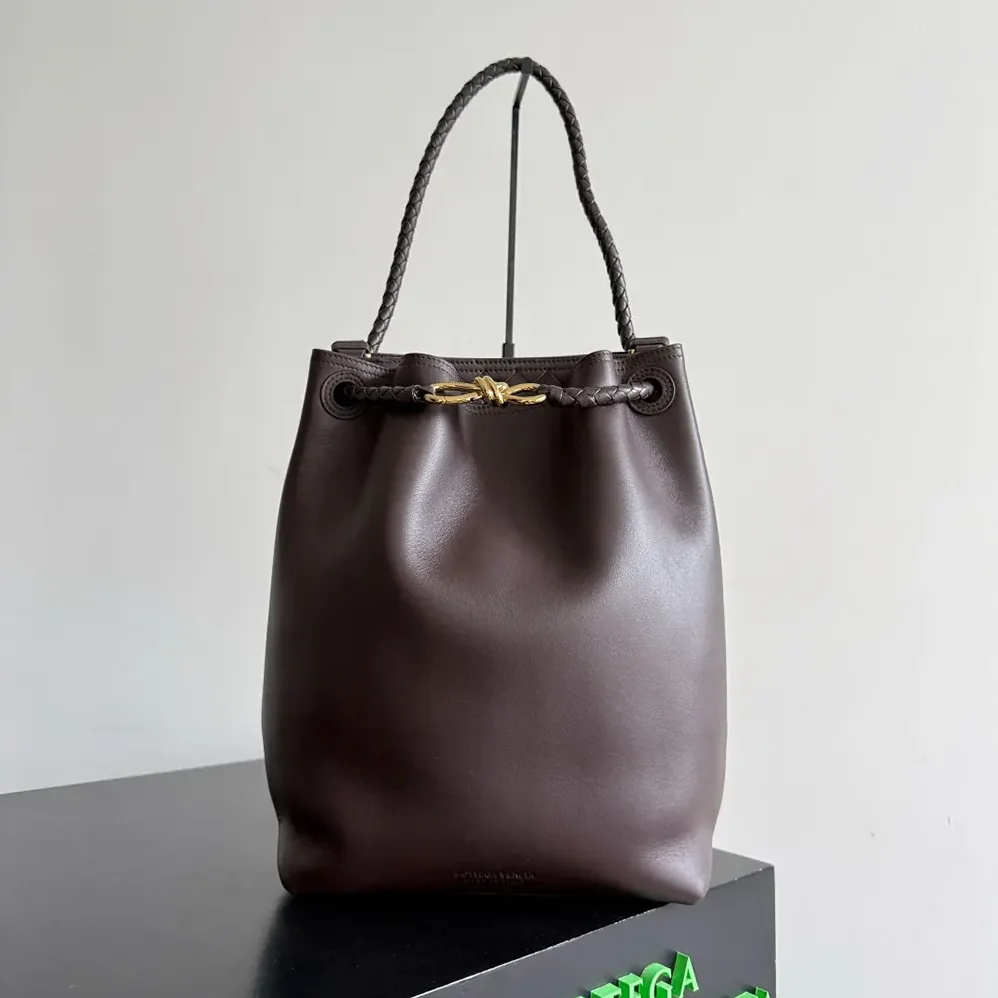 Bottega Veneta Andiamo Bucket in Silky Calf Leather for Women in Chocolate Bottega Veneta Andiamo Bucket in Silky Calf Leather for Women in Chocolate