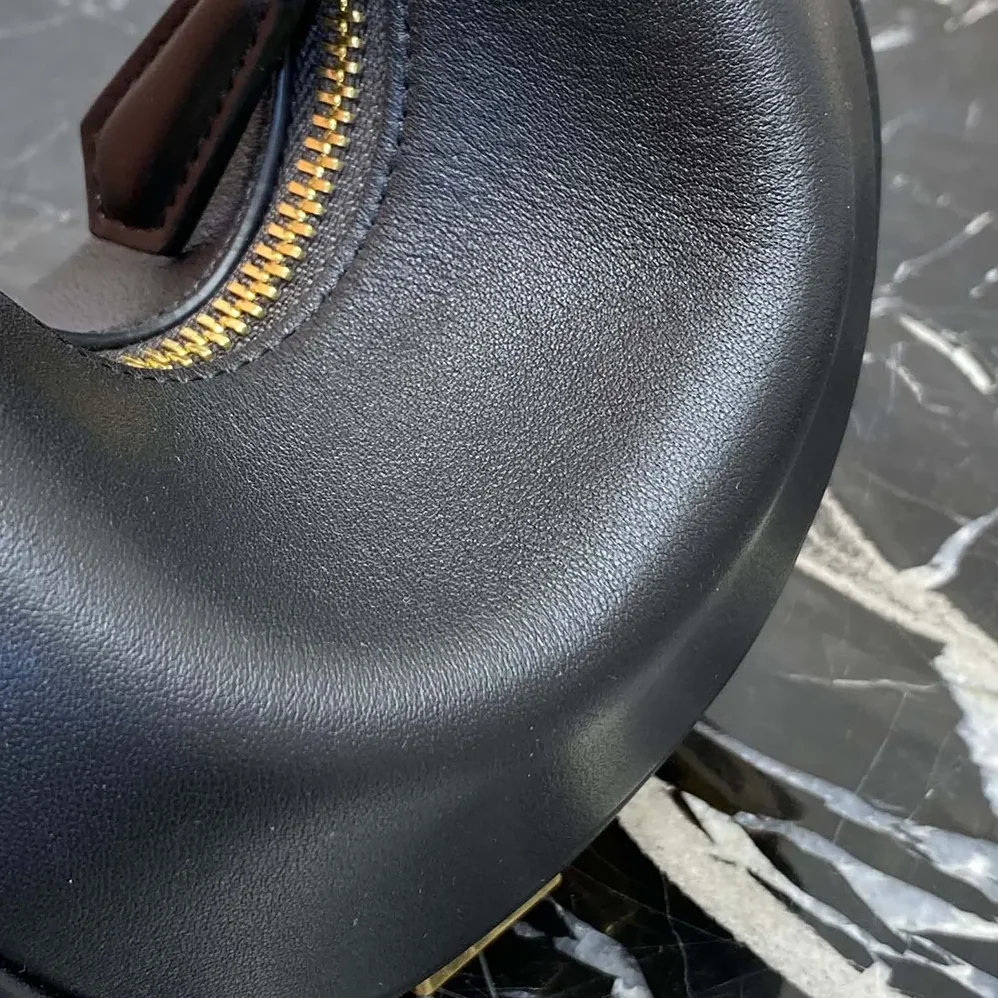 Fendi Fendigraphy Mini Black Leather Mini for Women in bag Fendi Fendigraphy Mini Black Leather Mini for Women in bag