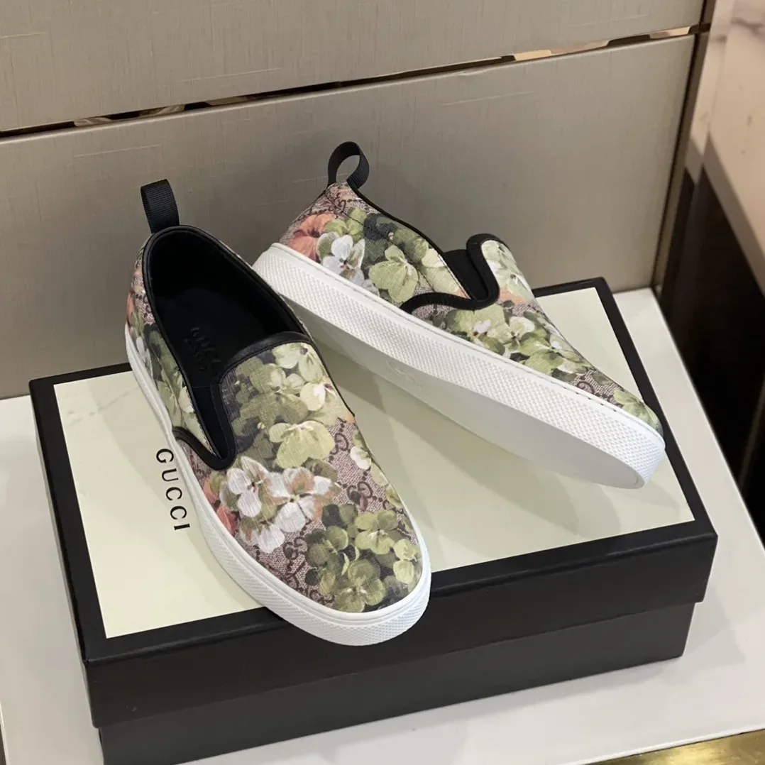 Gucci GG Supreme Slip for Men in On With Floral Green