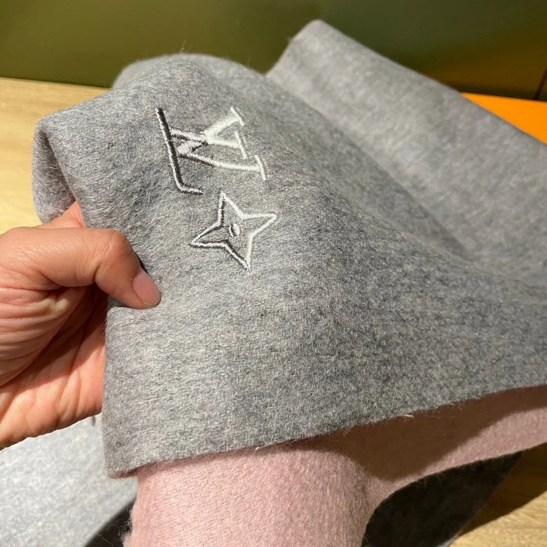 Louis Vuitton The Cashmere Scarf Grey Louis Vuitton The Cashmere Scarf Grey