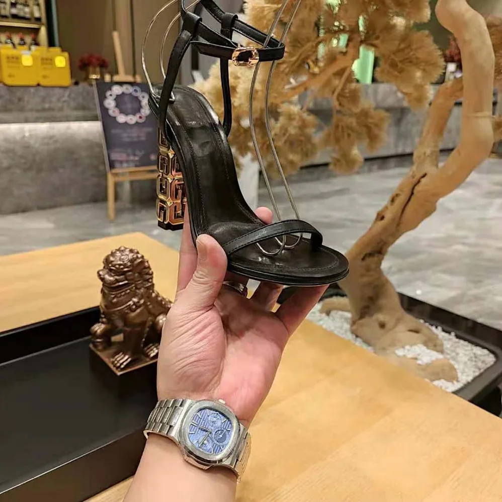 Givenchy G Cube Sandals in Leather for Women in Black Givenchy G Cube Sandals in Leather for Women in Black