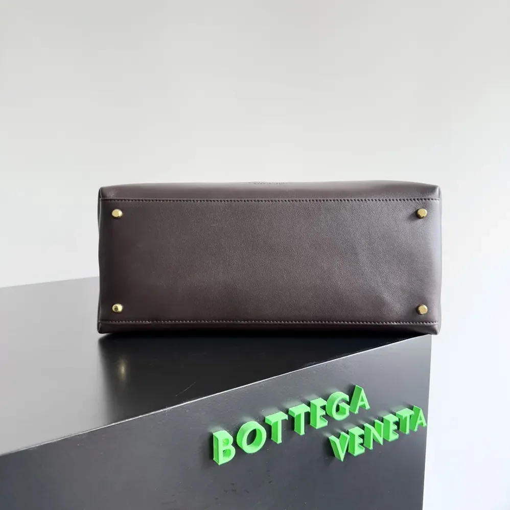 Bottega Veneta Medium Ciao Ciao for Women in Chocolate