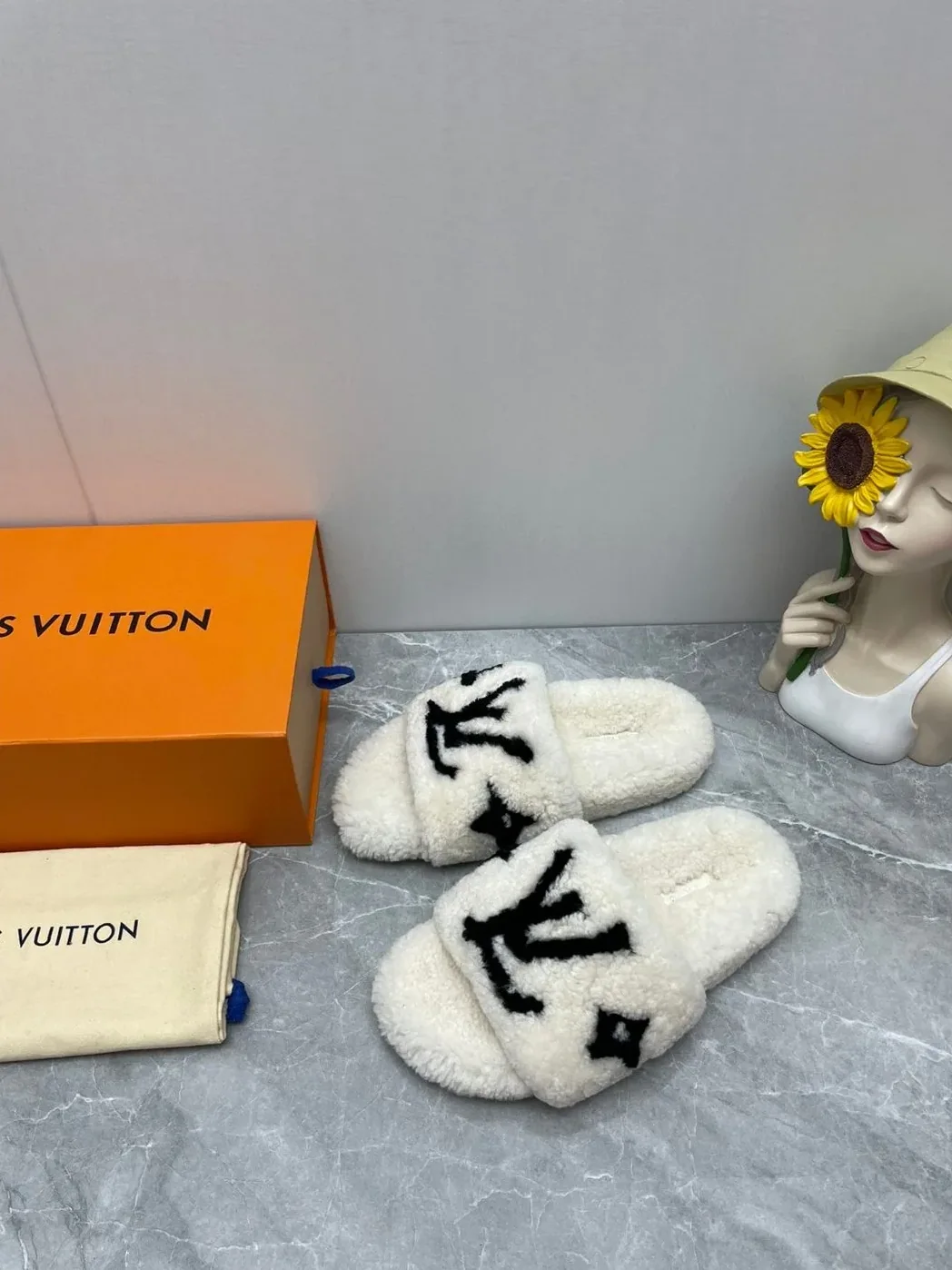 Louis Vuitton Paseo Flat Comfort Mule White Louis Vuitton Paseo Flat Comfort Mule White